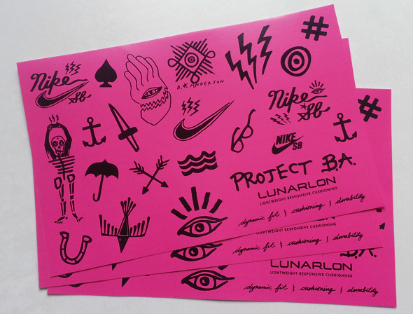 Planche d'autocollants personnalisés impression haute qualité avec graphiques variés sur fond rose