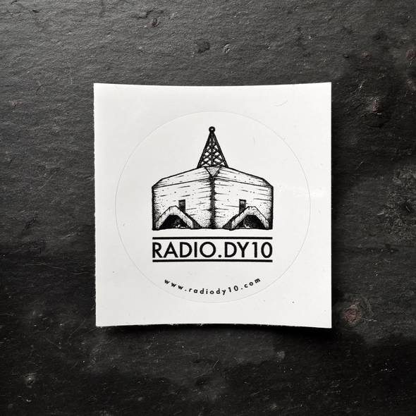 Sticker personnalisé avec logo RADIO.DY10 pour impression, commandé sur High Stickers