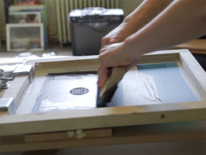 Processus d'impression de skateboards personnalisés avec technique de sérigraphie