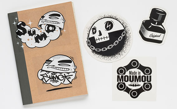 Groupement stickers noir et blanc sur vinyle transparent